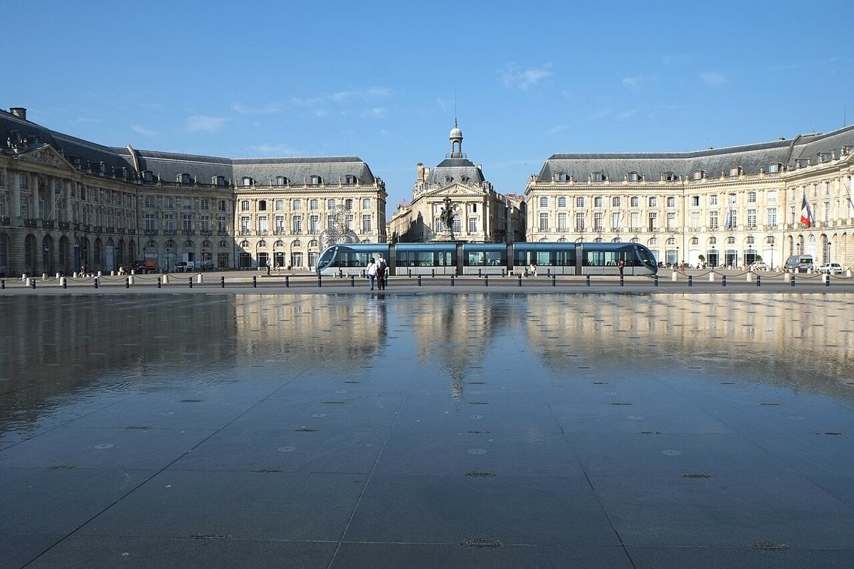 La place de la Bourse et le miroir d'eau, à Bordeaux.