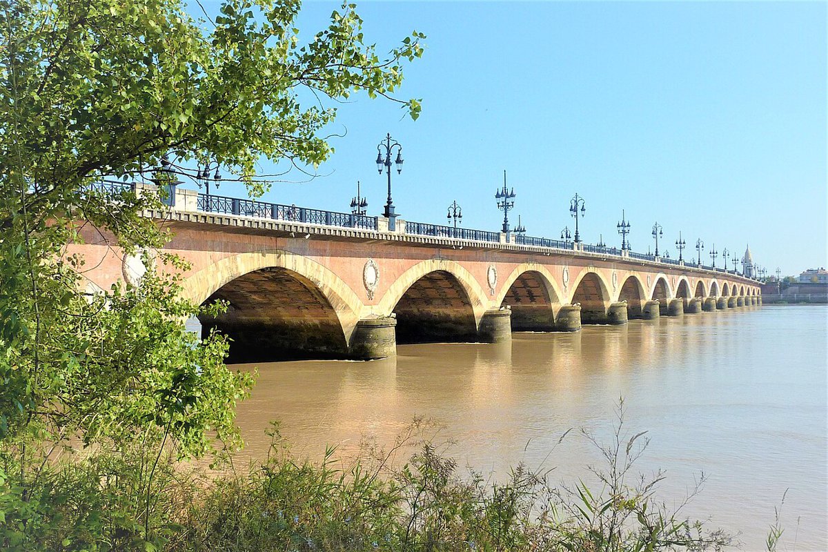 Le pont de pierre, à Bordeaux.